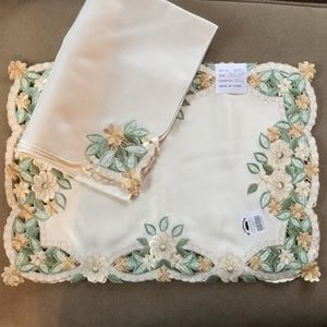 Mr. TableCloth Placemat & Napkin Set
